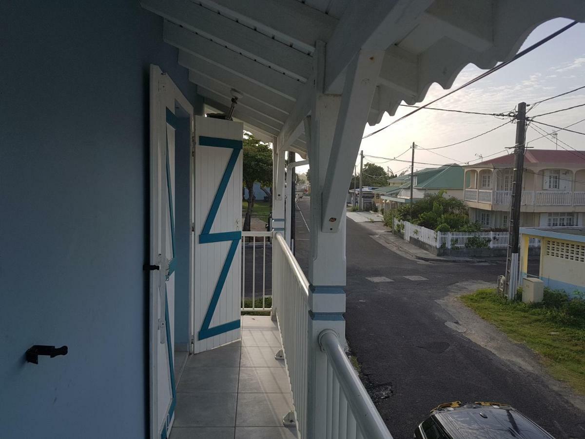 joli appartement avec vue au Moule Le Moule Extérieur photo