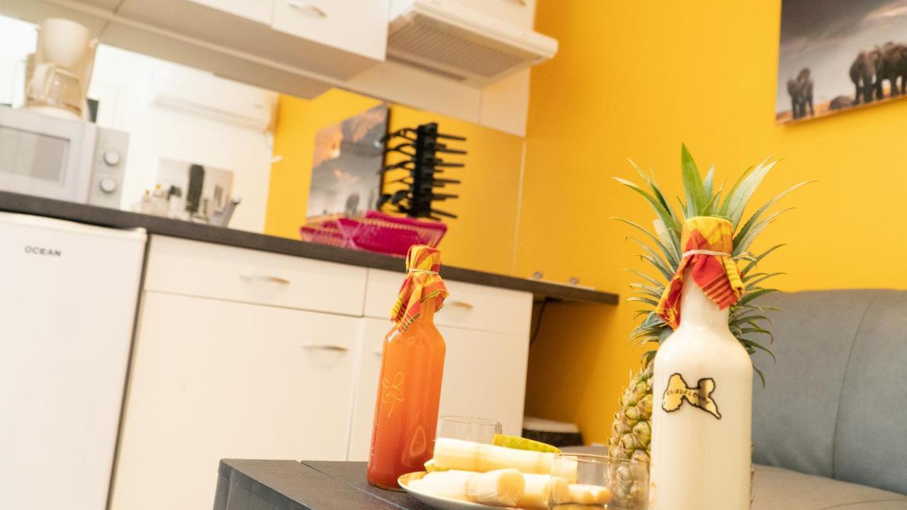 joli appartement avec vue au Moule Le Moule Extérieur photo